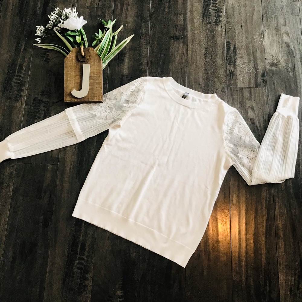 Massini Cream Size Small Sweater w/Lace Sleeves